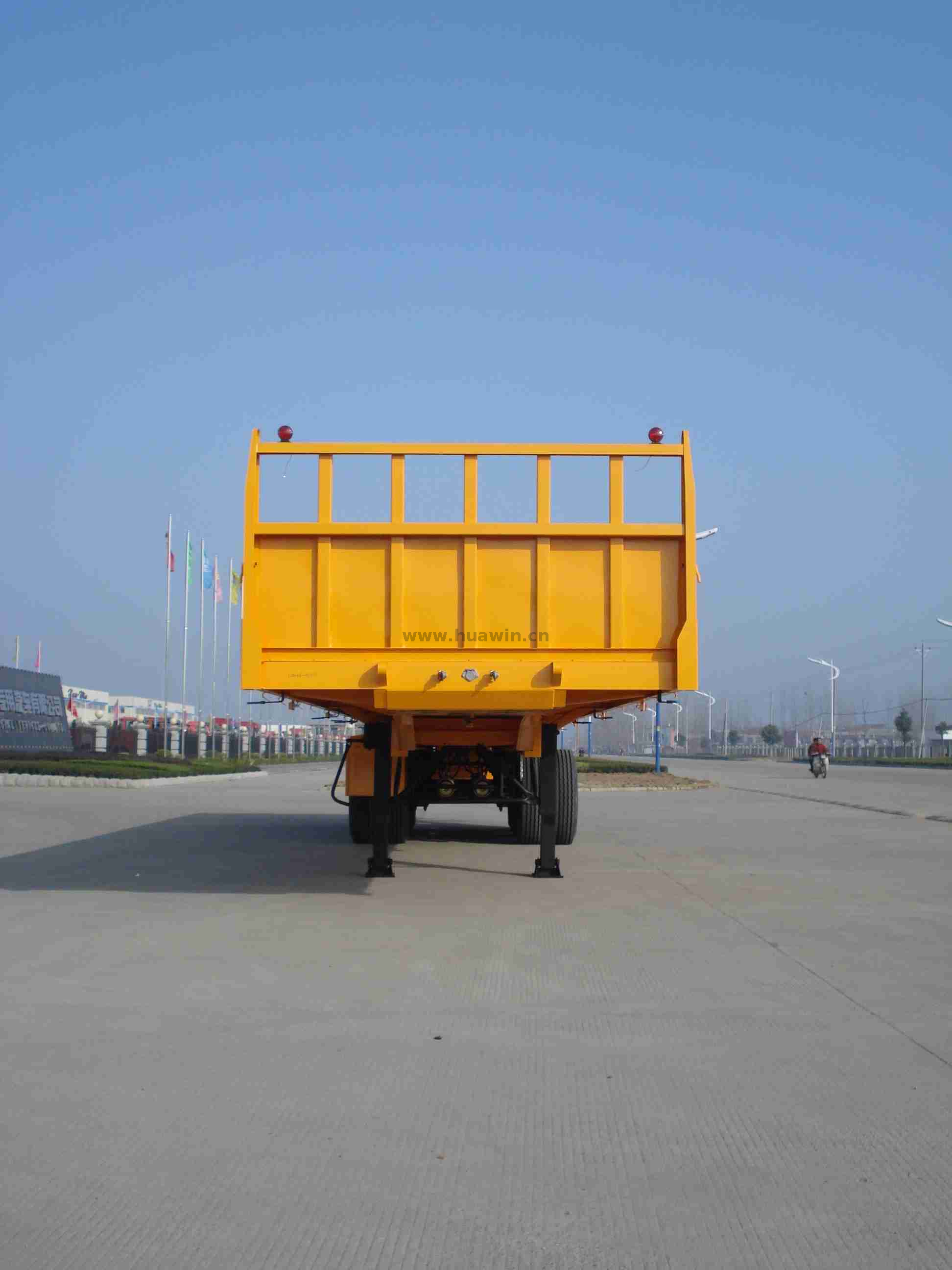 Sinotruk 3-Axle Heavy Duty Transport Van Cargo نصف مقطورة