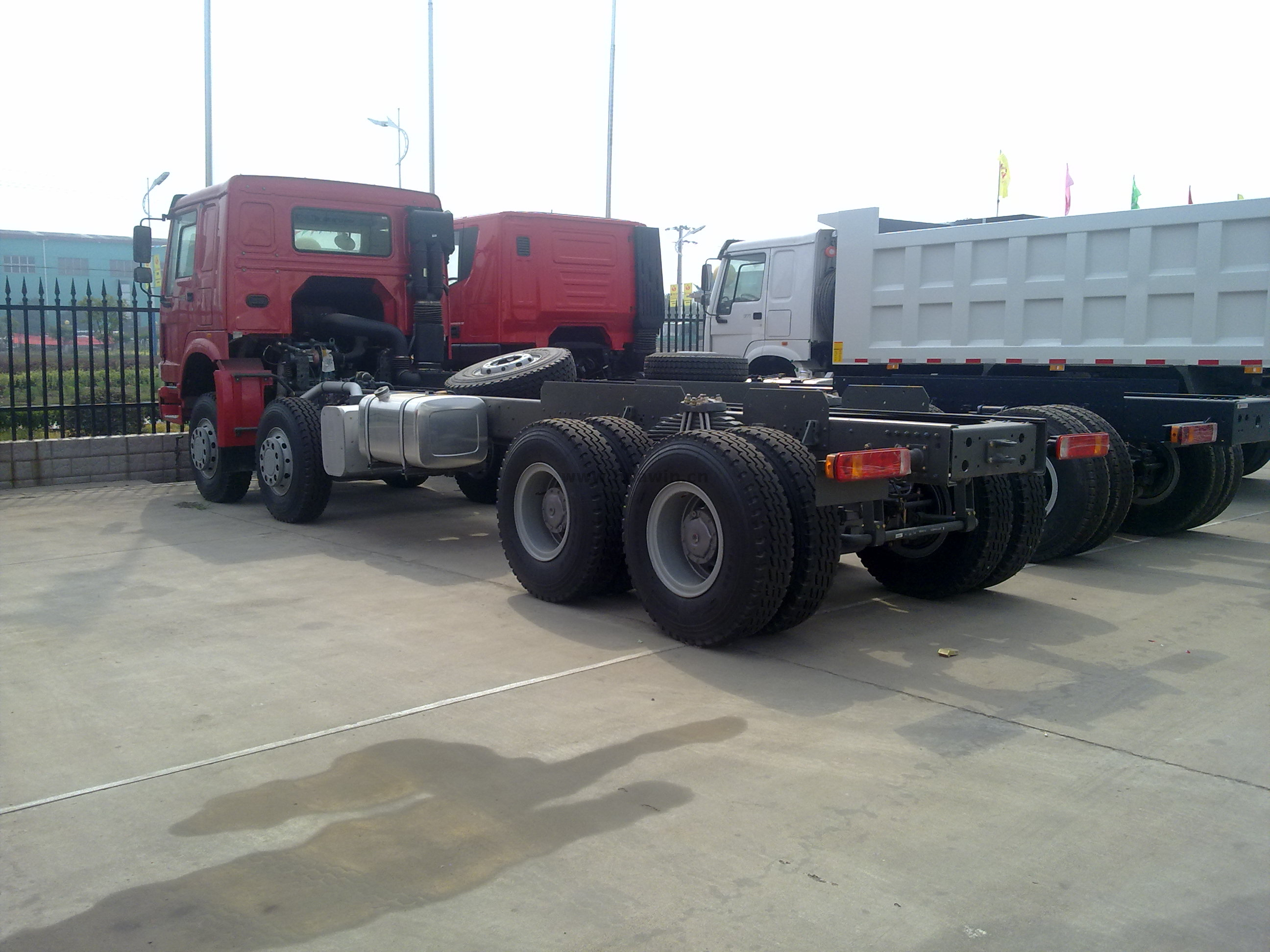 SINOTRUK HOWO 8x4 12 Wheeler Cargo Truck الشاسيه